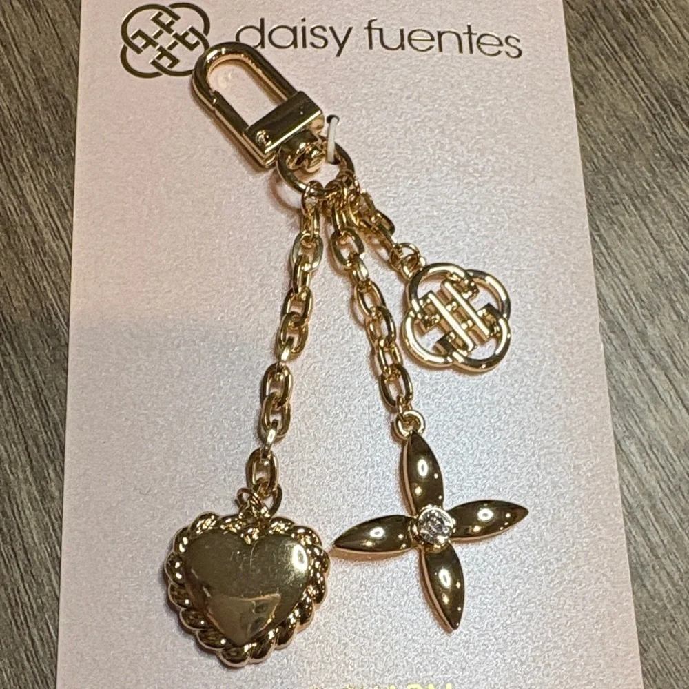Daisy Fuentes Gold Key Holder with Heart and Flower Charms